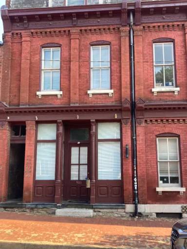 Main picture of 909-23 Geyer Ave Apartments