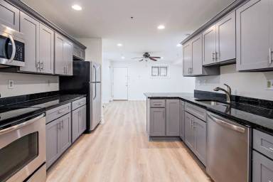 Main picture of 12 W Read St
