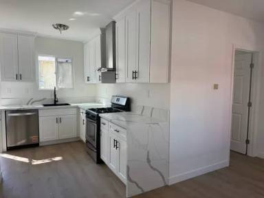 Main picture of 349-359 W Amar St
