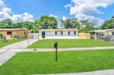Main picture of 1613 NW 15th Pl