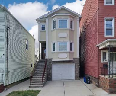 Main picture of 109 Grant Ave