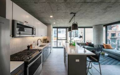 Main picture of 168 W Huron St