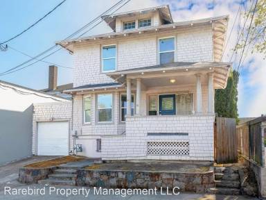 Main picture of 800 NE Broadway St