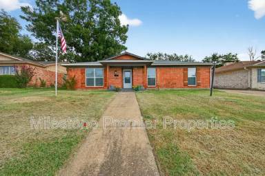 Main picture of 112 S Wood Ave