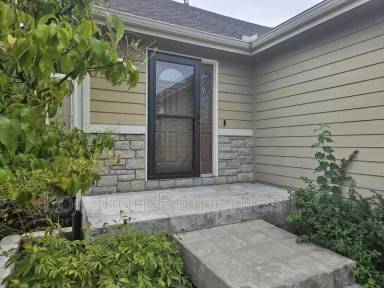 Main picture of 804 N Fieldstone Dr