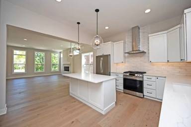Main picture of 2899 Romana Pl