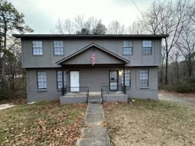 Main picture of 1715 6th Place Cir NW