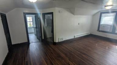 Main picture of 211 1/2 W Wellington St