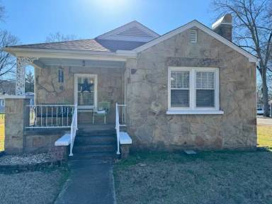 Main picture of 1604 Beirne Ave NE