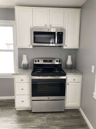 Main picture of 52 S Maple St