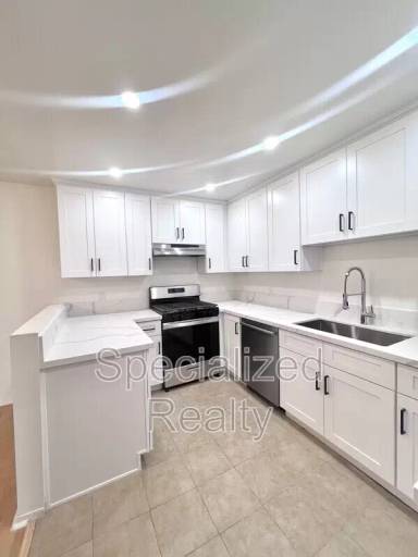 Main picture of 5325 Romaine St