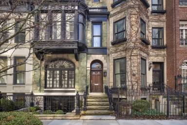 Main picture of 65 E Bellevue Pl