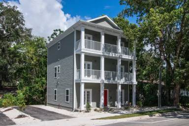 Main picture of 834 SW 9th St