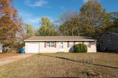 Main picture of 207 Glenwood St