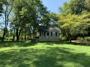 Main picture of 20 McKinney Ln