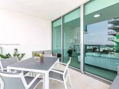 Main picture of 900 Biscayne Bay Condos