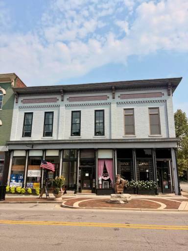 Main picture of 916 Main St