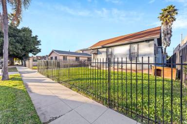 Main picture of 1507 W 84th Pl