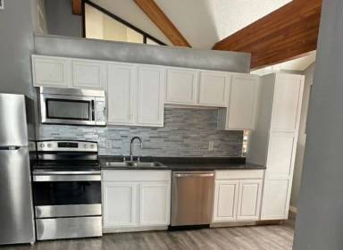 Main picture of 699 Center Cir