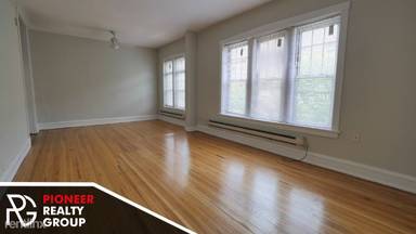Main picture of 620-28 W Barry Ave