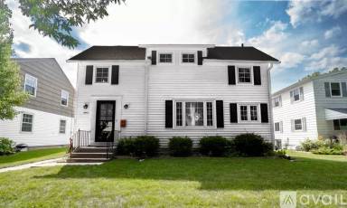 Main picture of 5967 N Berkeley Blvd