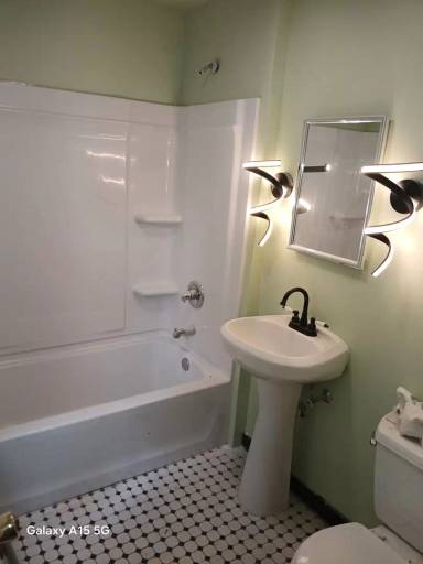 Main picture of 410 S Madison St