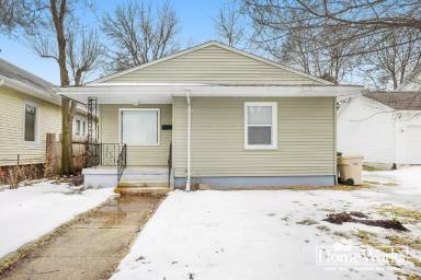 Main picture of 730 E Broadway St