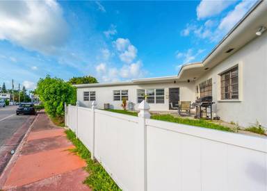 Main picture of 7960 Crespi Blvd