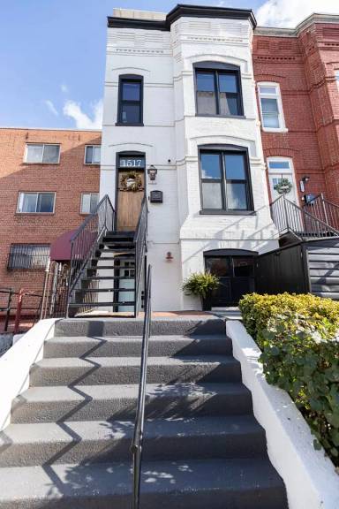 Main picture of 1517 6th St NW