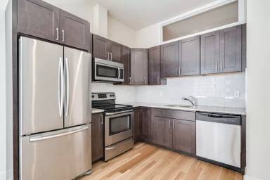 Main picture of 1430 South St