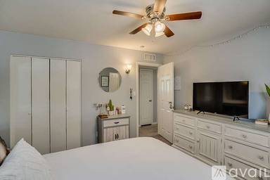 Main picture of 1011 E Wesleyan Dr