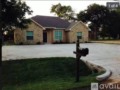 Main picture of 305 Church Ave