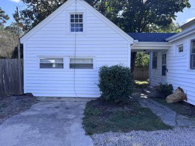 Main picture of 1105 W Rock Spring Rd