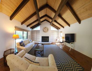 Main picture of 270 E Foothill Blvd