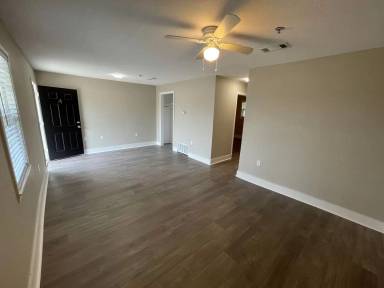 Main picture of 2420 Dudley St