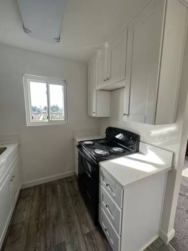 Main picture of 8253 Graves Ave