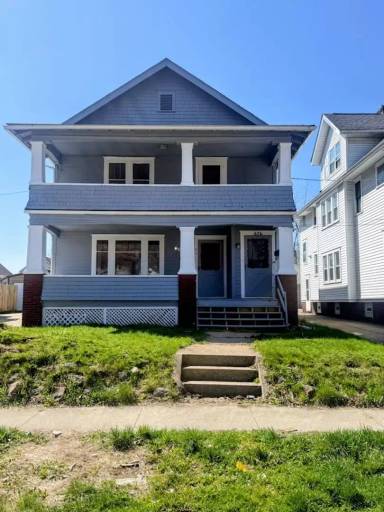 Main picture of 674 Thayer St