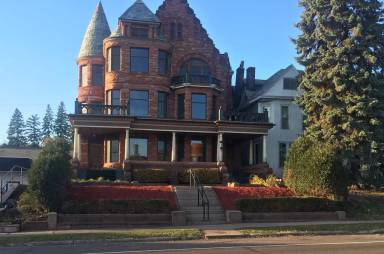 Main picture of 1509 E Superior St