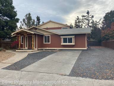 Main picture of 1829 NE Monterey Ave