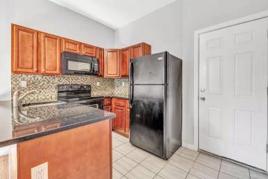 Main picture of 2810 E Main St