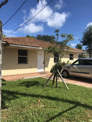 Main picture of 2329 SW 17th Ave