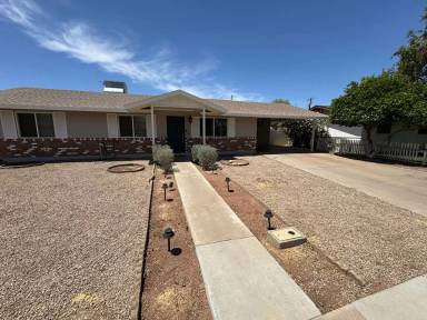 Main picture of 1040 S Grand