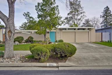 Main picture of 882 Brookgrove Ln