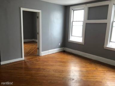 Main picture of 1579 Leslie St