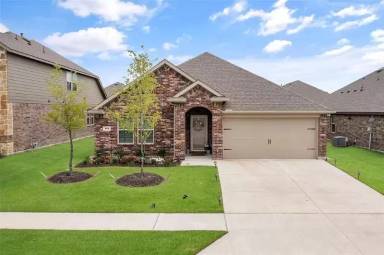 Main picture of 604 Saddle Club Way