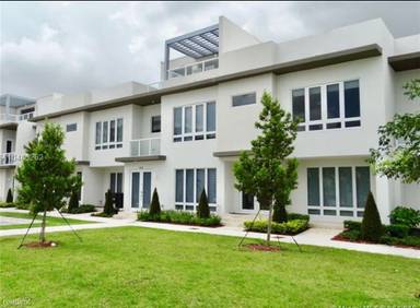 Main picture of 10400 NW 63rd Ter