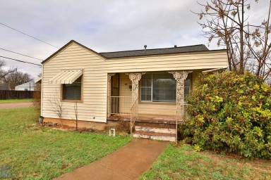 Main picture of 1958 S 20th St
