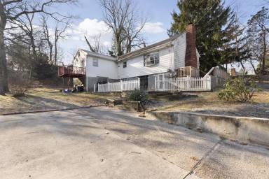 Main picture of 19 Davis Ave