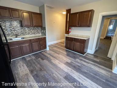 Main picture of 212 E Broad St