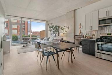 Main picture of 4 E 14th St